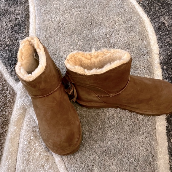 BOOTS - Picture 1 of 4